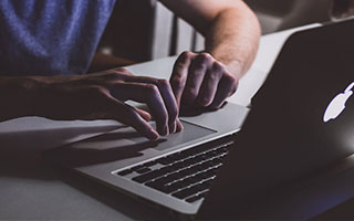 半岛体育官网入口-黄金对决：尤文图斯迎战曼联的巅峰对决！