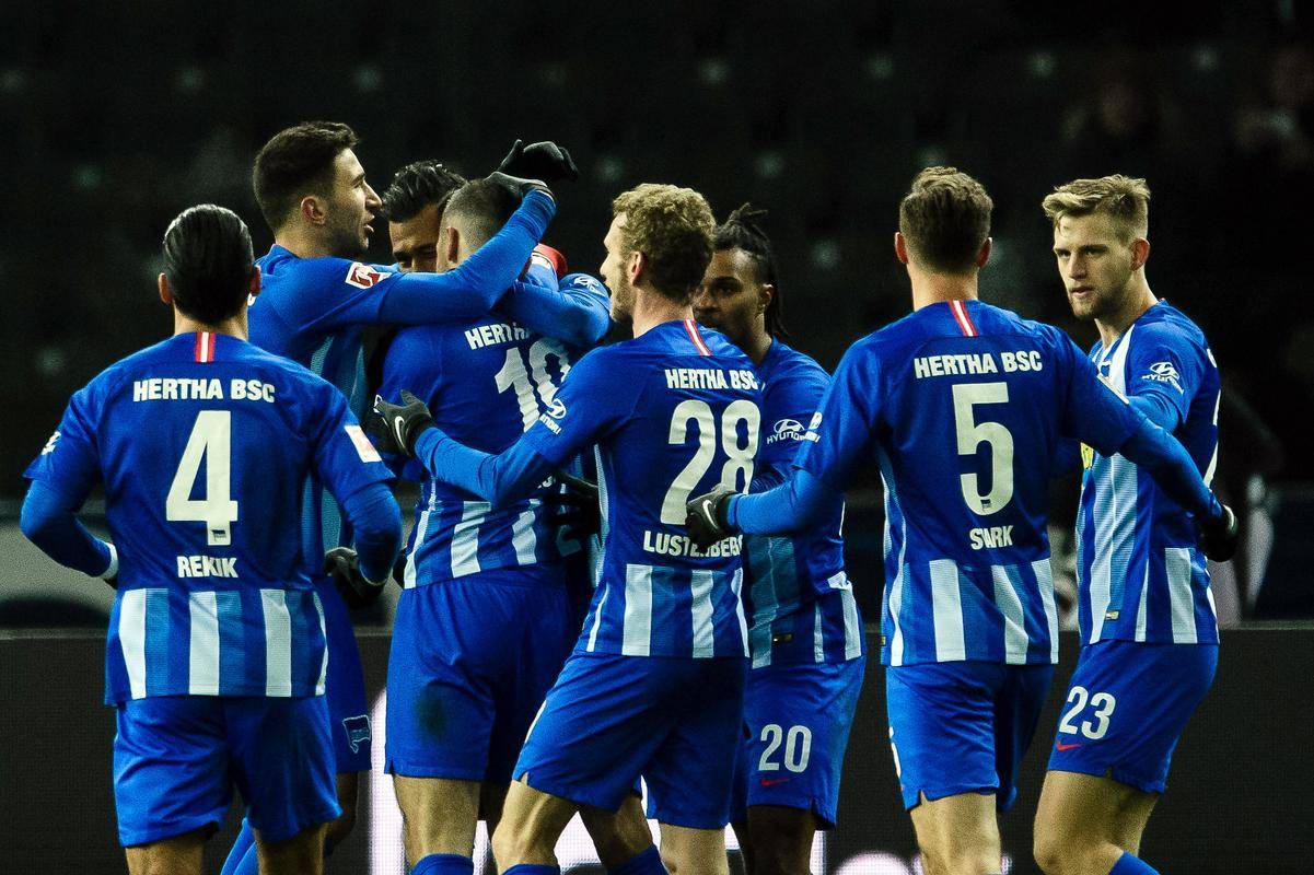 半岛体育登录入口-关于柏林赫塔客场逼平弗赖堡，积分榜领先优势保持的信息