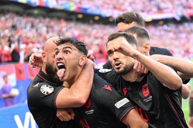 半岛体育官网首页-欧国联决赛成热门话题球迷热情参与的简单介绍