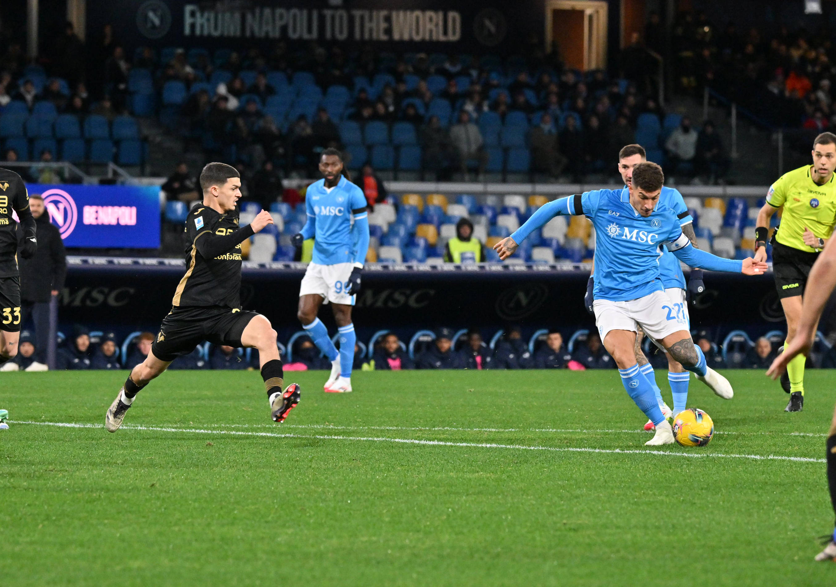 半岛官网入口-包含意甲赛场上演绝杀好戏，球迷热血沸腾的词条